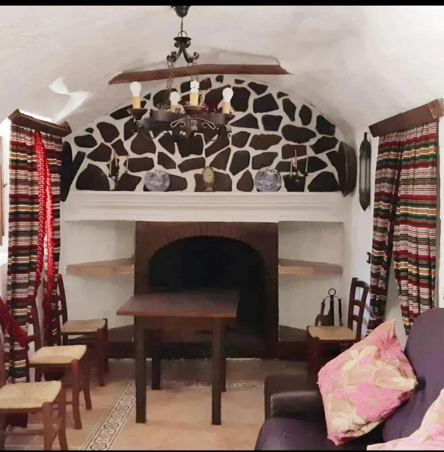 Casa Cueva Los Honorios Cortes de Baza